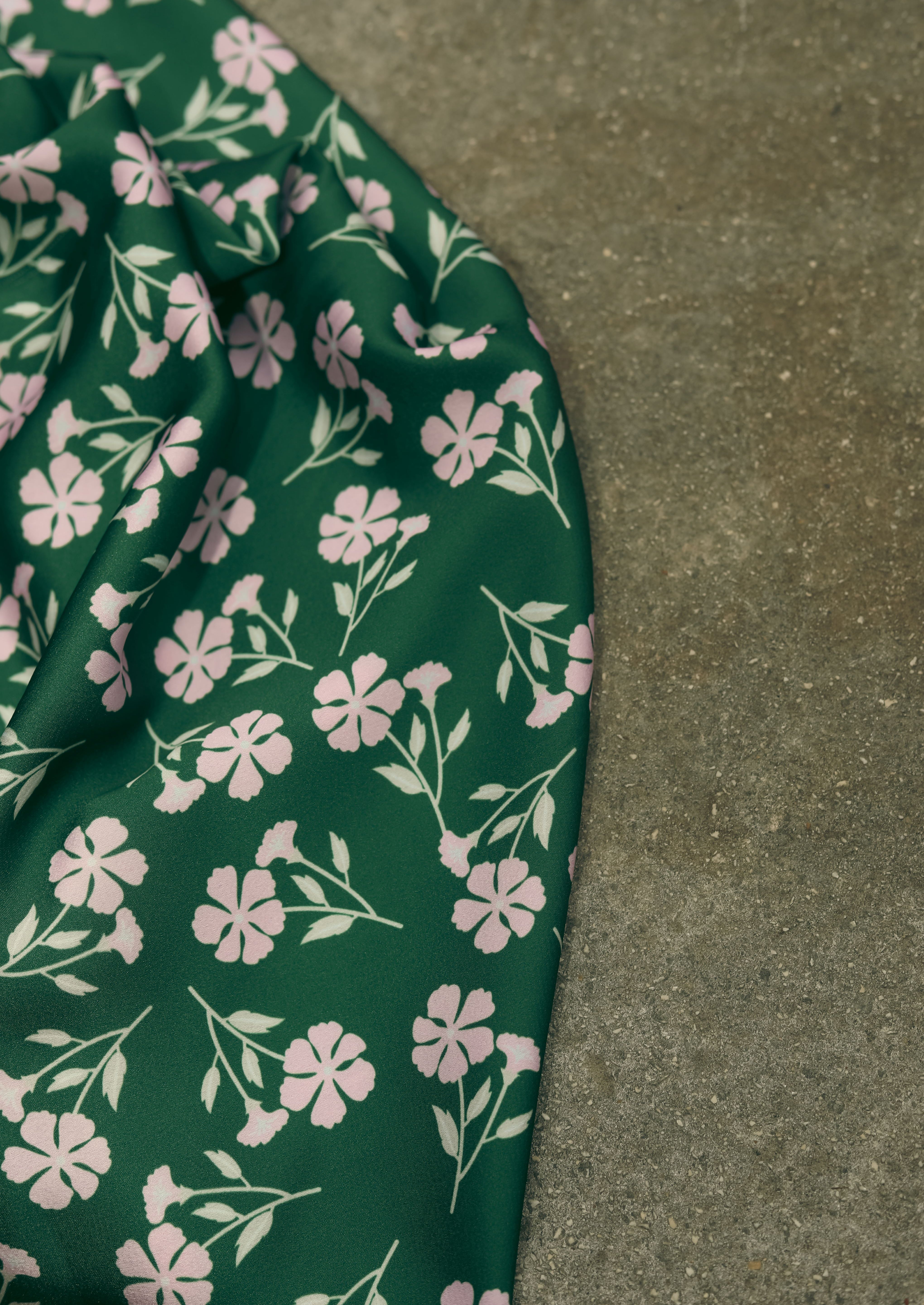 Foulard carré en satin – 110 x 110 cm (Émorosa) Lefoulardcarré