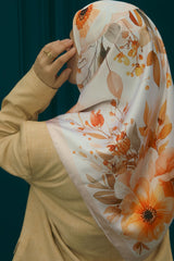 Foulard en satin carré 110x110 cm – Yasmin