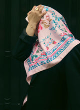 Foulard carré en satin – 110 x 110 cm (Zahra) bleu et rose Lefoulardcarré