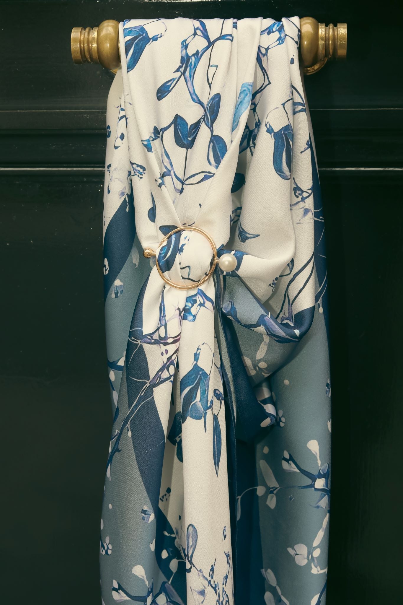 Foulard carré en satin – 110 x 110 cm (Layali) bleu Lefoulardcarré