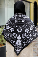 Foulard en satin carré 110x110 cm – Aswad Lefoulardcarré