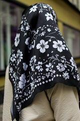 Foulard en satin carré 110x110 cm – Aswad Lefoulardcarré