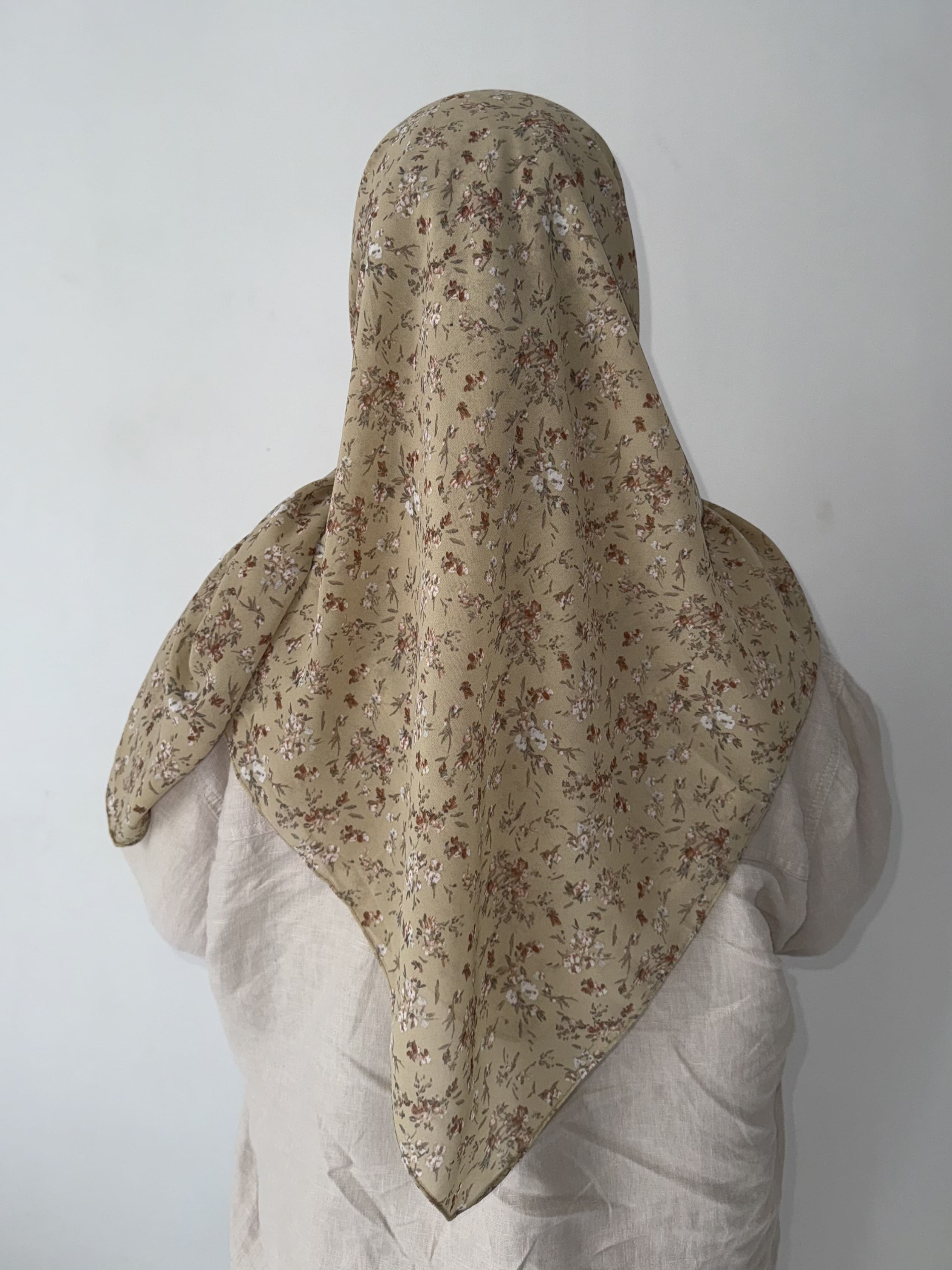 Foulard Chiffon Carré 115x115 cm – Fluidité et Grâce (12) Lefoulardcarré