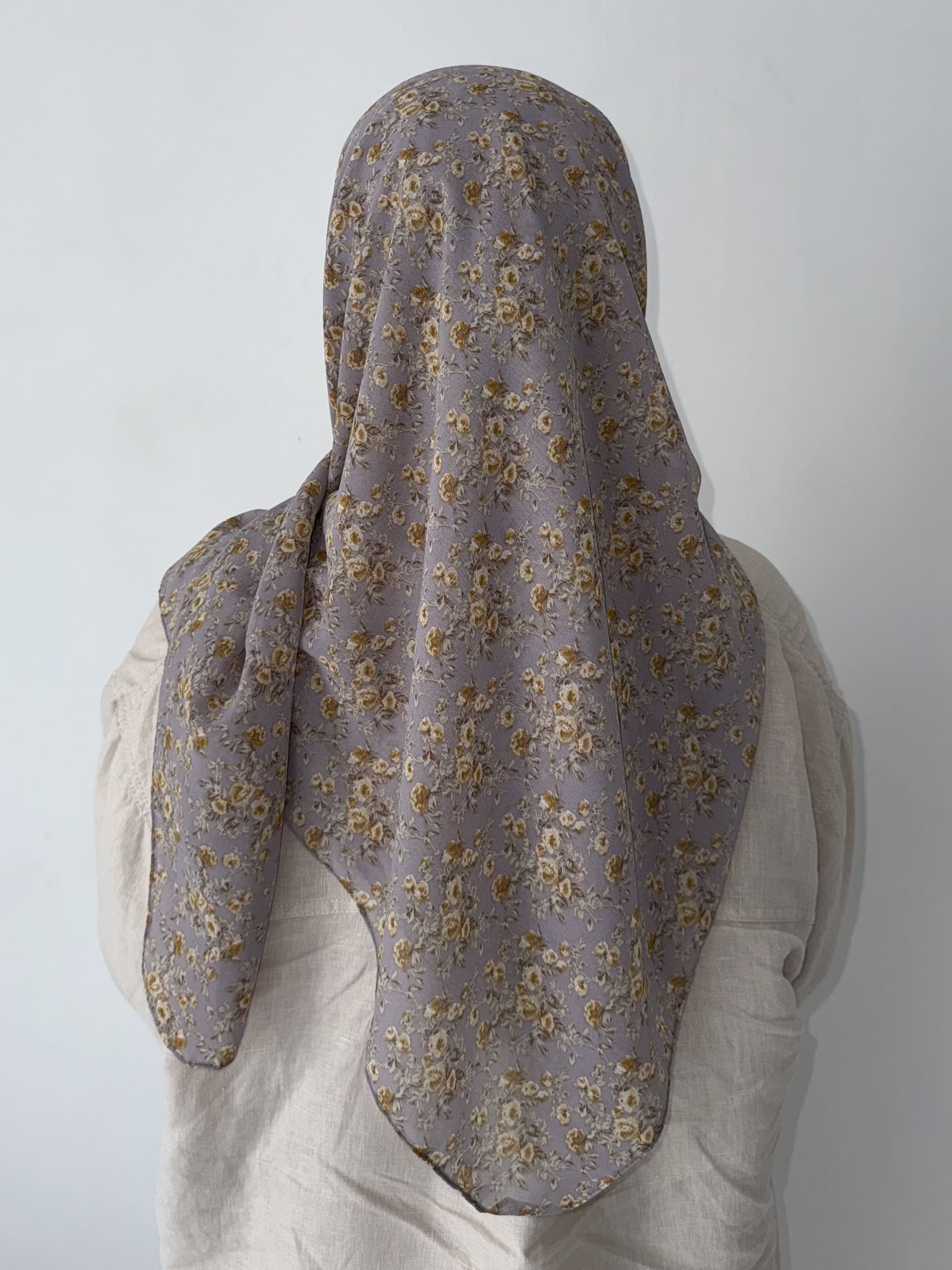 Foulard Chiffon Carré 115x115 cm – Fluidité et Grâce (11) Lefoulardcarré