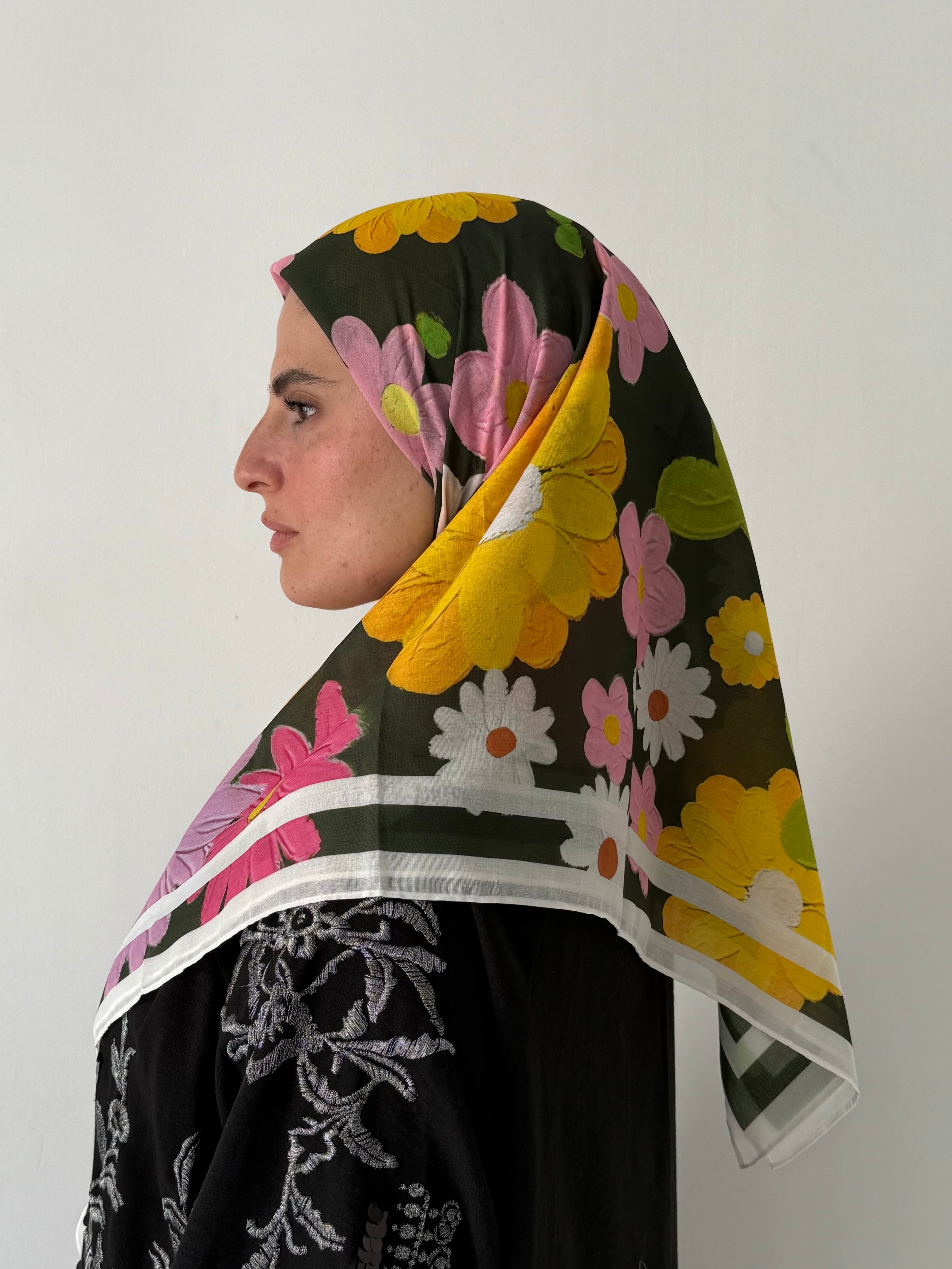 Foulard carré coton Chérie – Motif floral multicolore 110x110 Lefoulardcarré