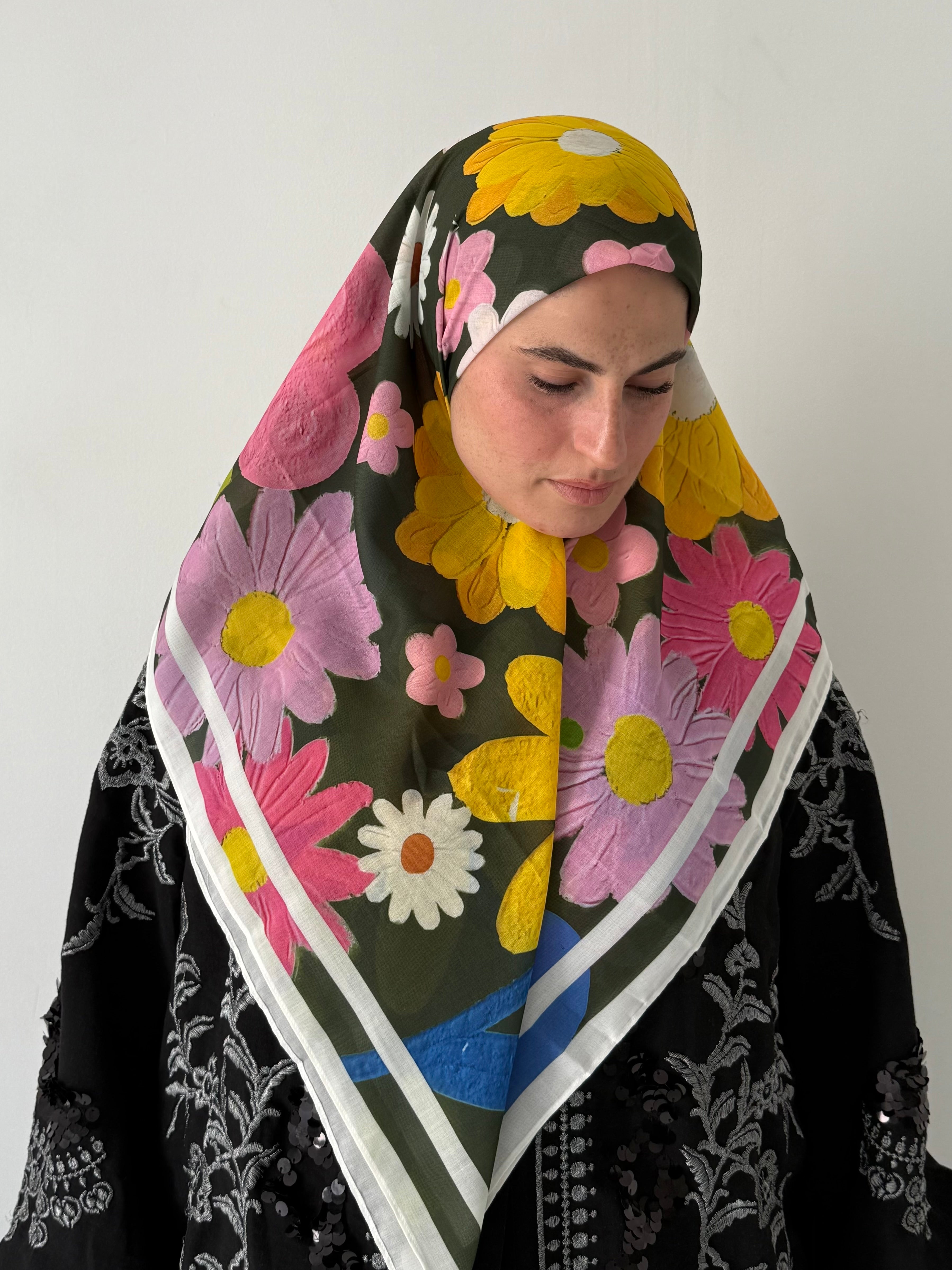 Foulard carré coton Chérie – Motif floral multicolore 110x110 Lefoulardcarré