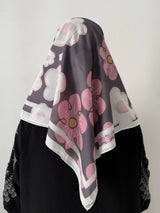 Foulard carré coton Perle – Floral pastel sur fond gris 110x110 Lefoulardcarré