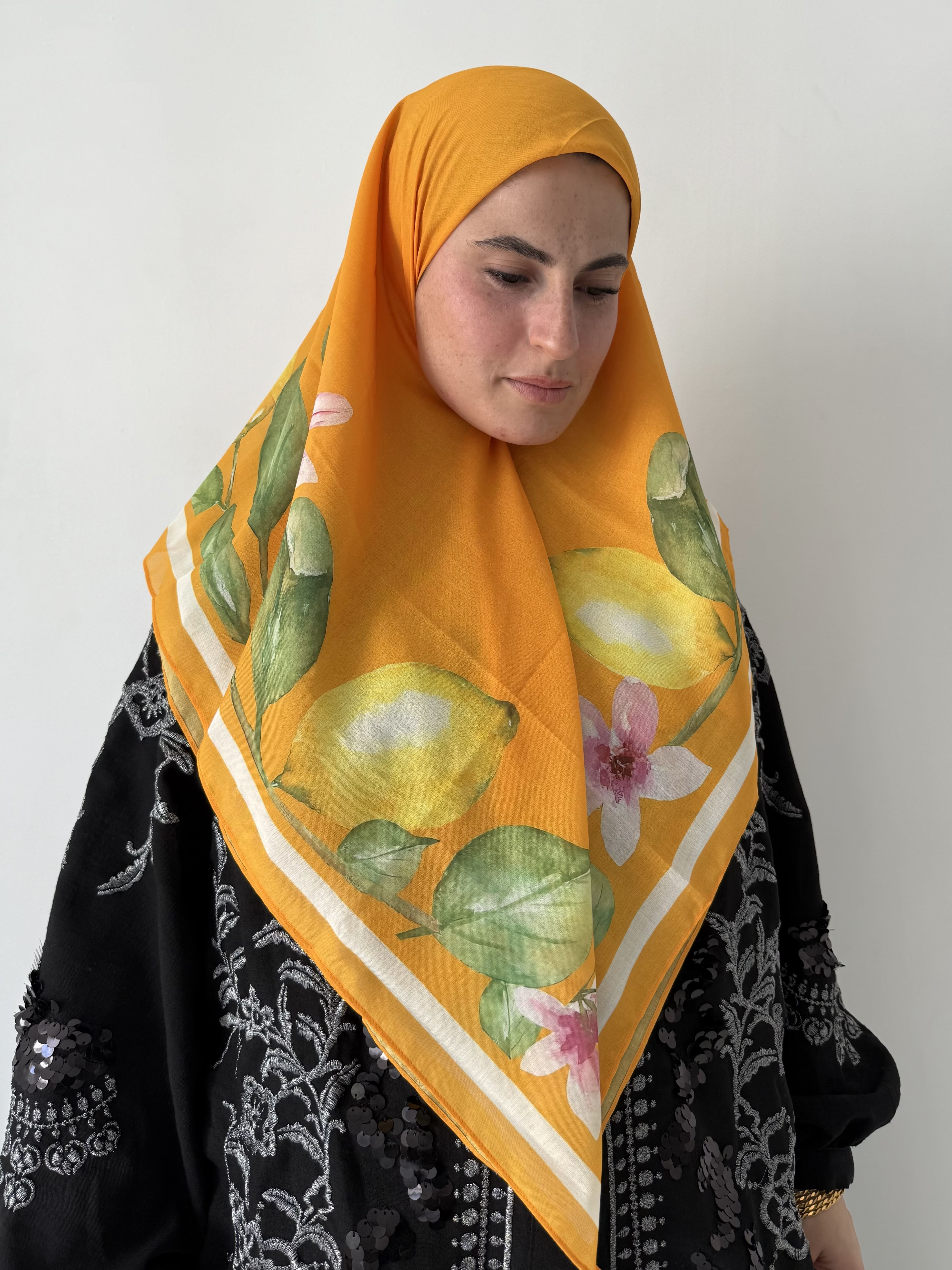 Foulard carré coton Zest – Jaune citron & feuillage 110x110 Lefoulardcarré