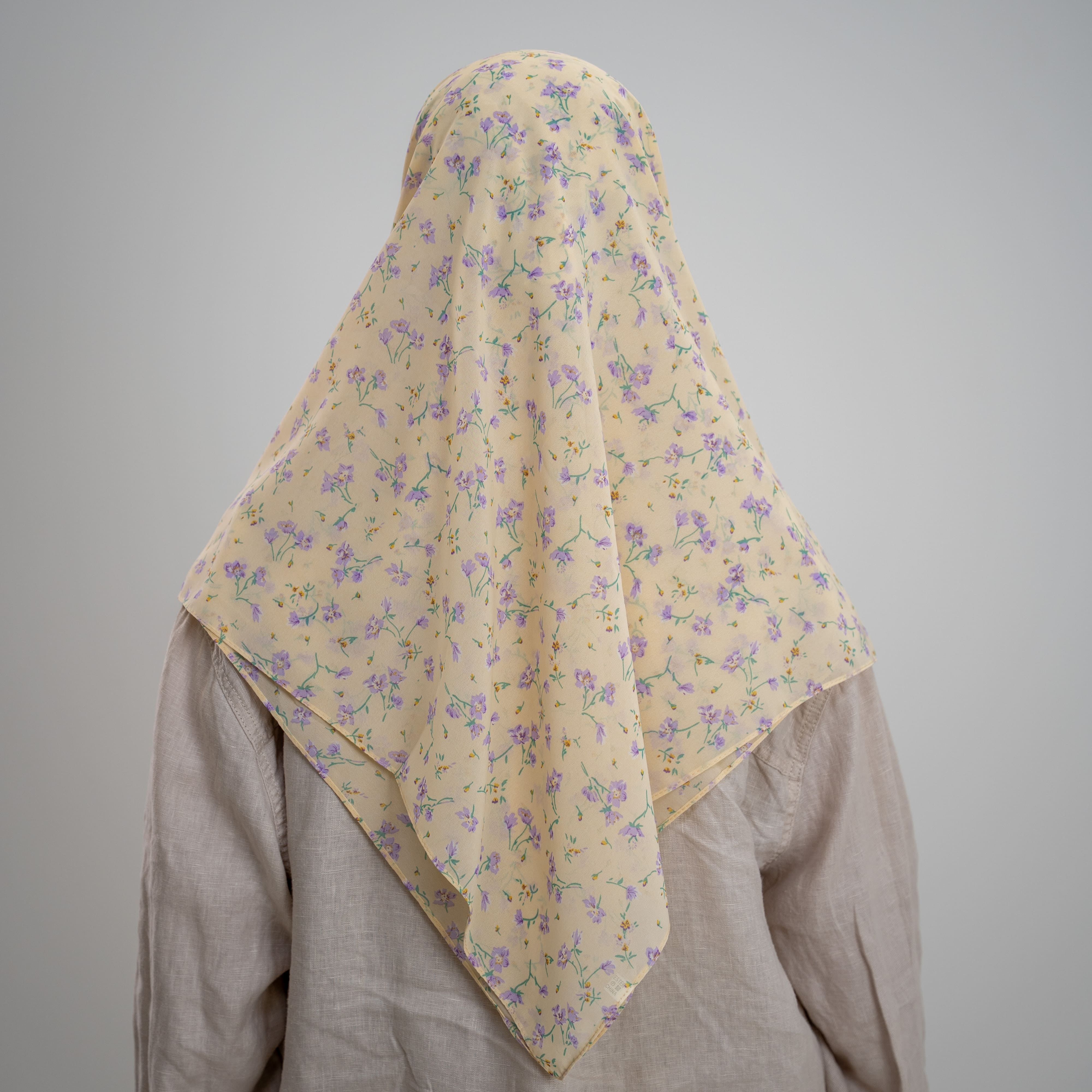 Foulard Chiffon Carré 115x115 cm – Fluidité et Grâce - Lefoulardcarré  