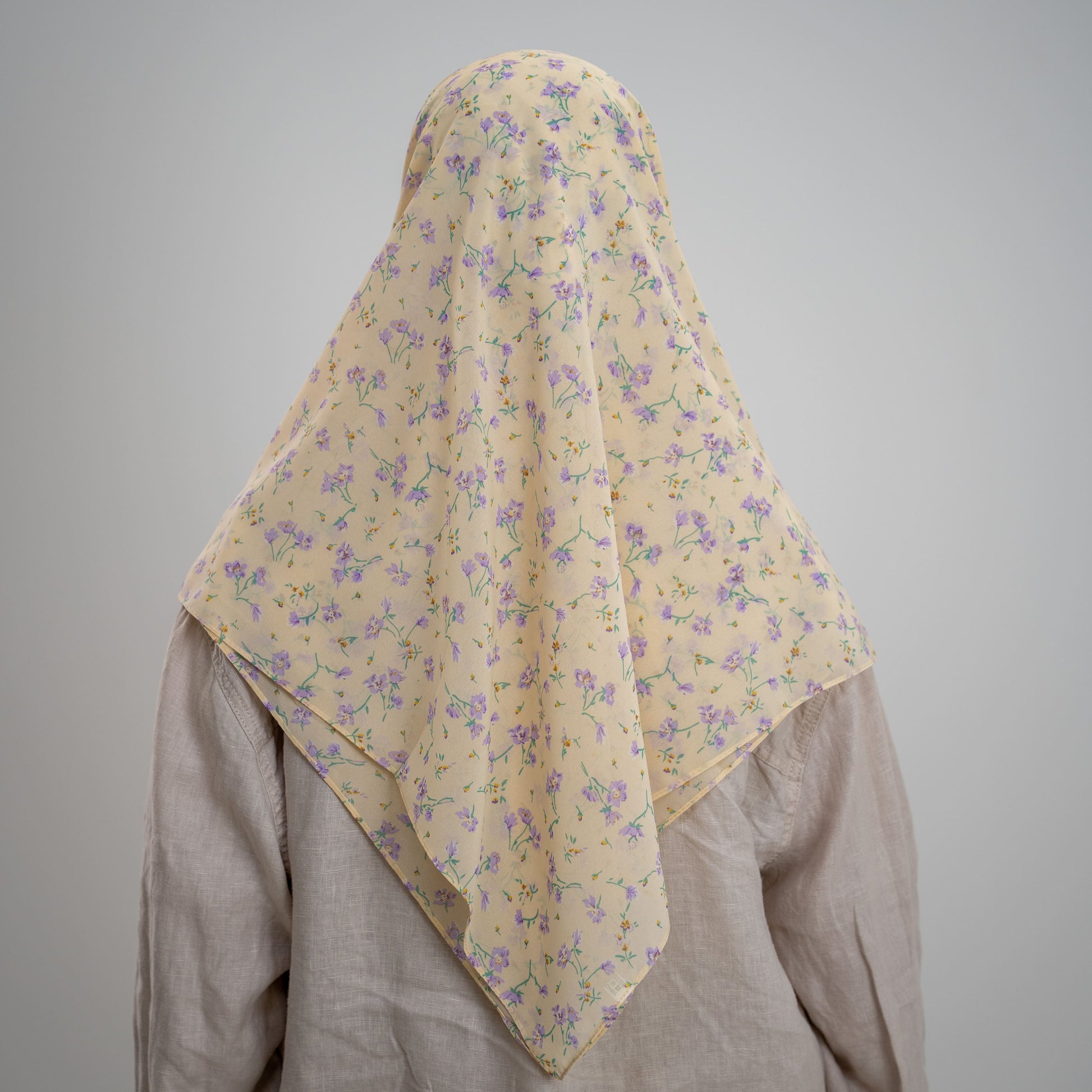 Foulard Chiffon Carré 115x115 cm – Fluidité et Grâce - Lefoulardcarré  