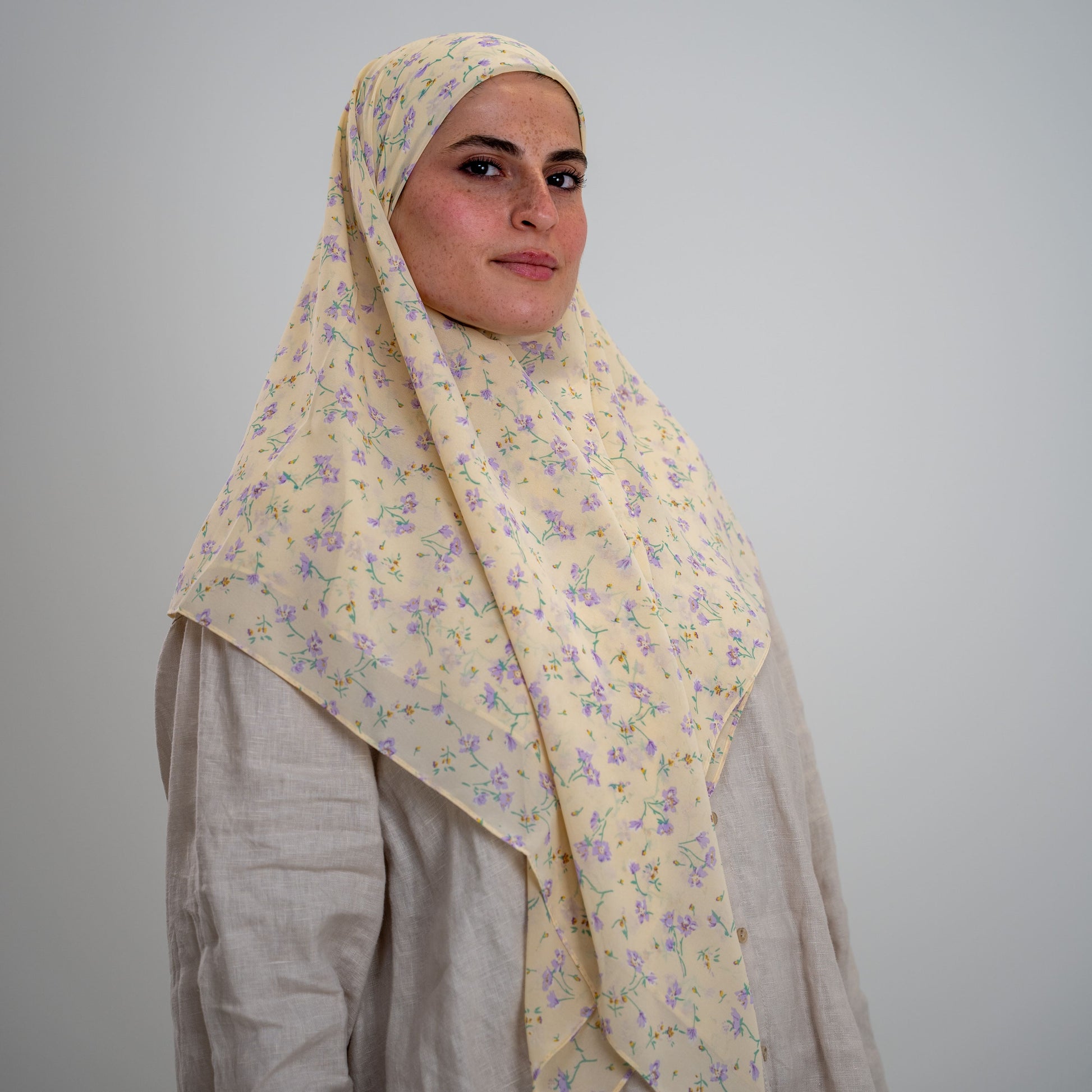 Foulard Chiffon Carré 115x115 cm – Fluidité et Grâce - Lefoulardcarré  