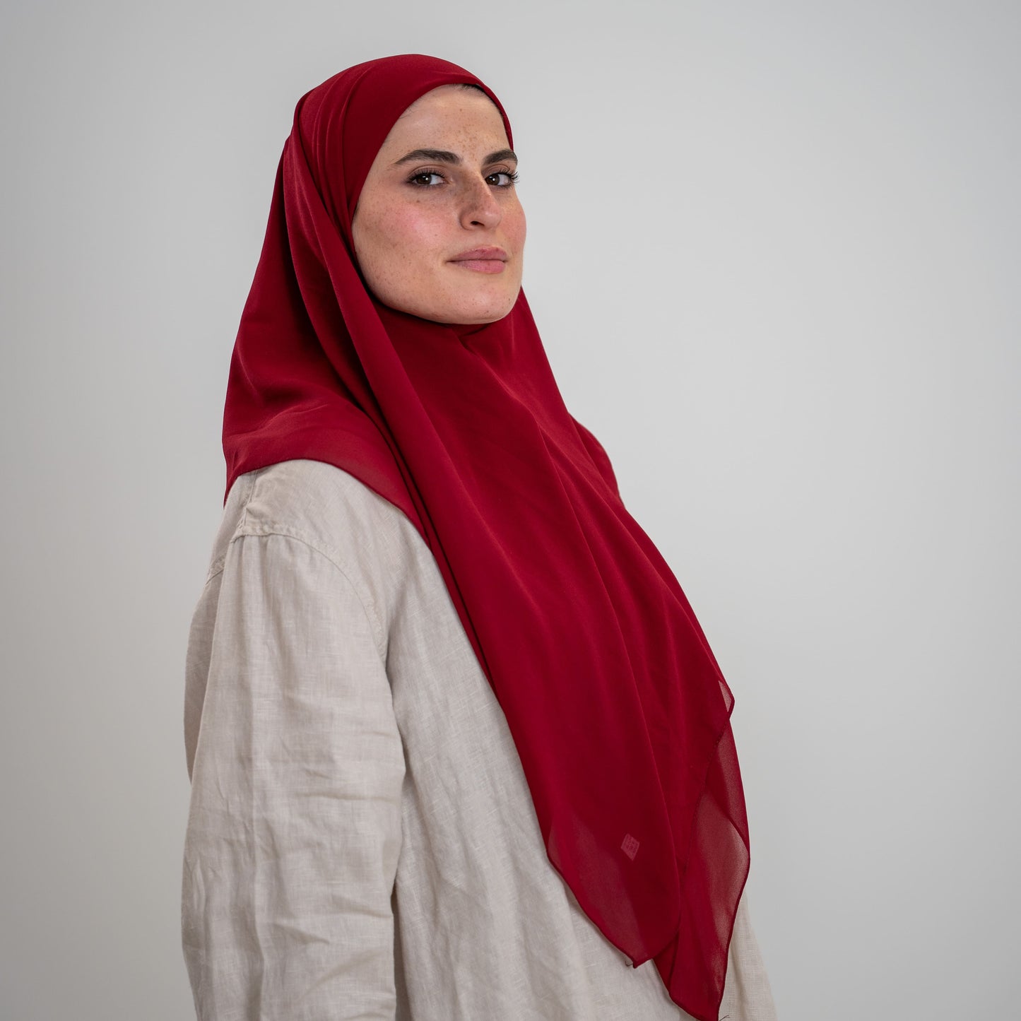 Foulard Mousseline Carré 110x110 cm – Chic et Aérien (Rouge)