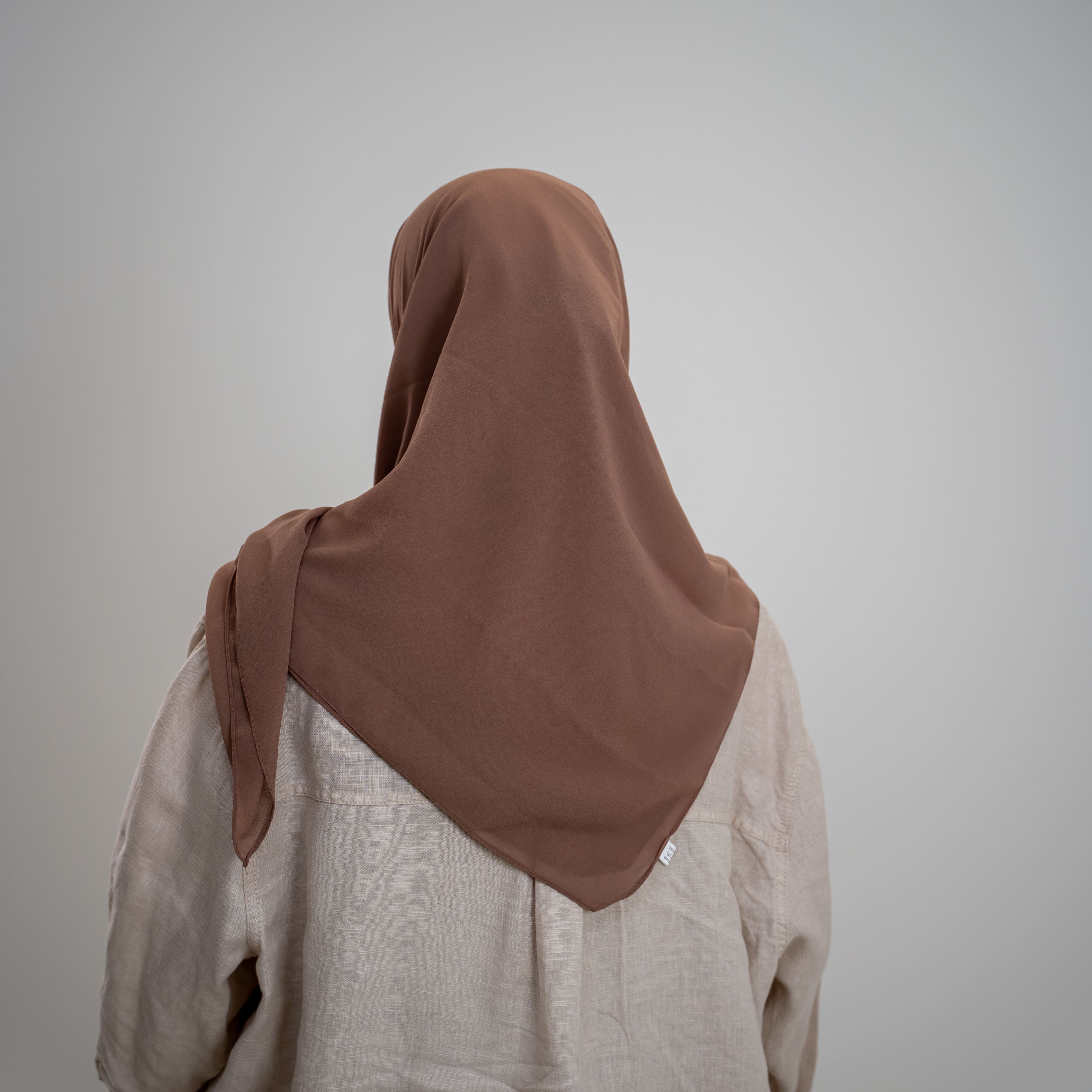 Foulard Mousseline Carré 110x110 cm – Chic et Aérien (Taupe) Lefoulardcarré