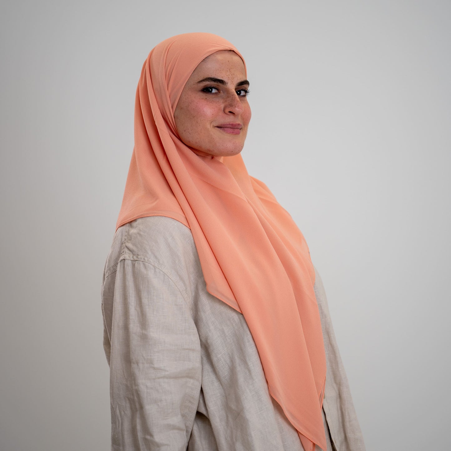Foulard Mousseline Carré 110x110 cm – Chic et Aérien (Pêche)
