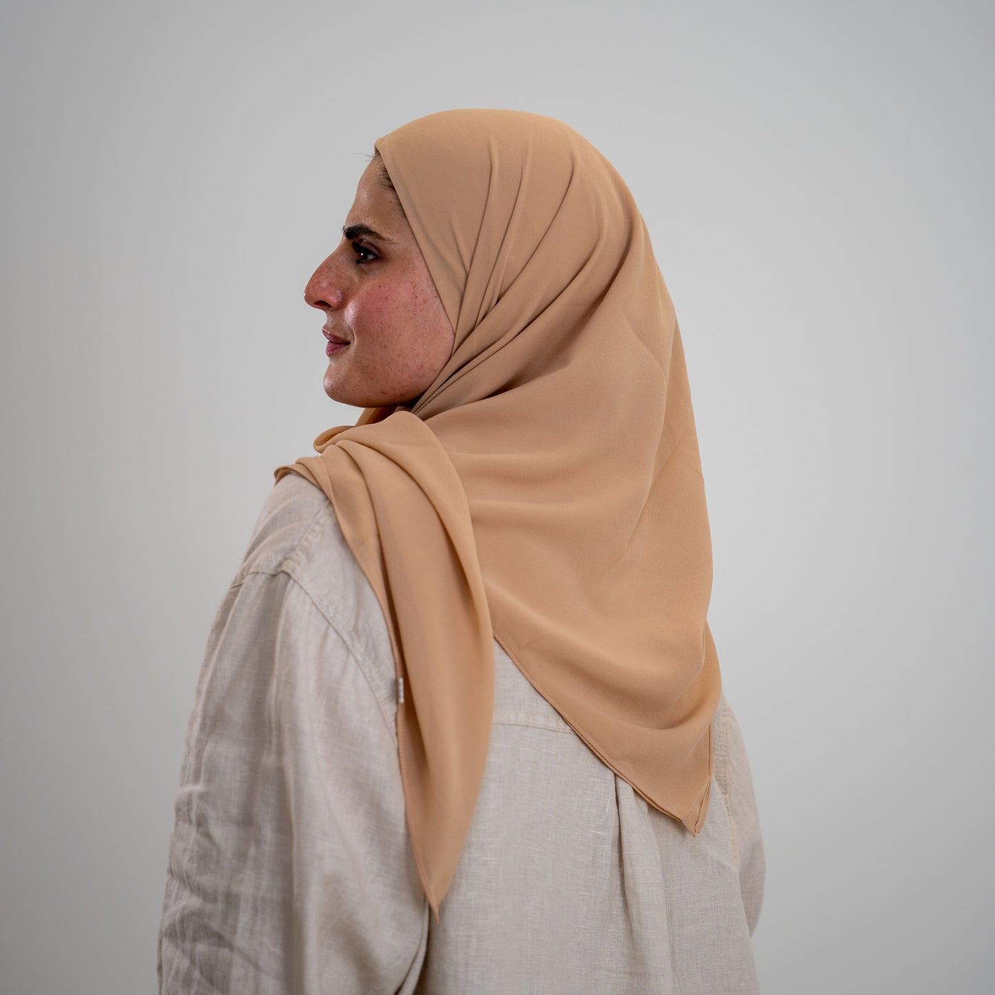 Foulard Mousseline Carré 110x110 cm – Chic et Aérien (Beige)