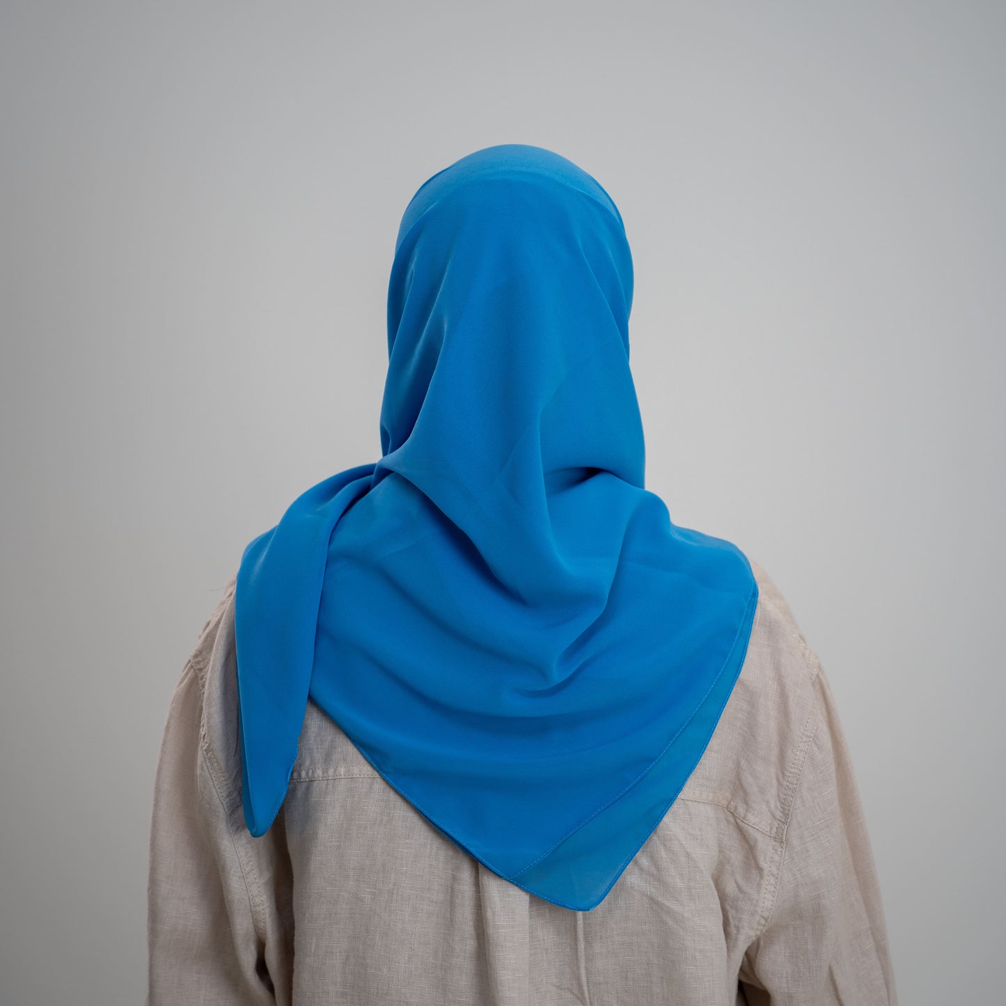 Foulard Mousseline Carré 110x110 cm – Chic et Aérien (Bleu ciel)