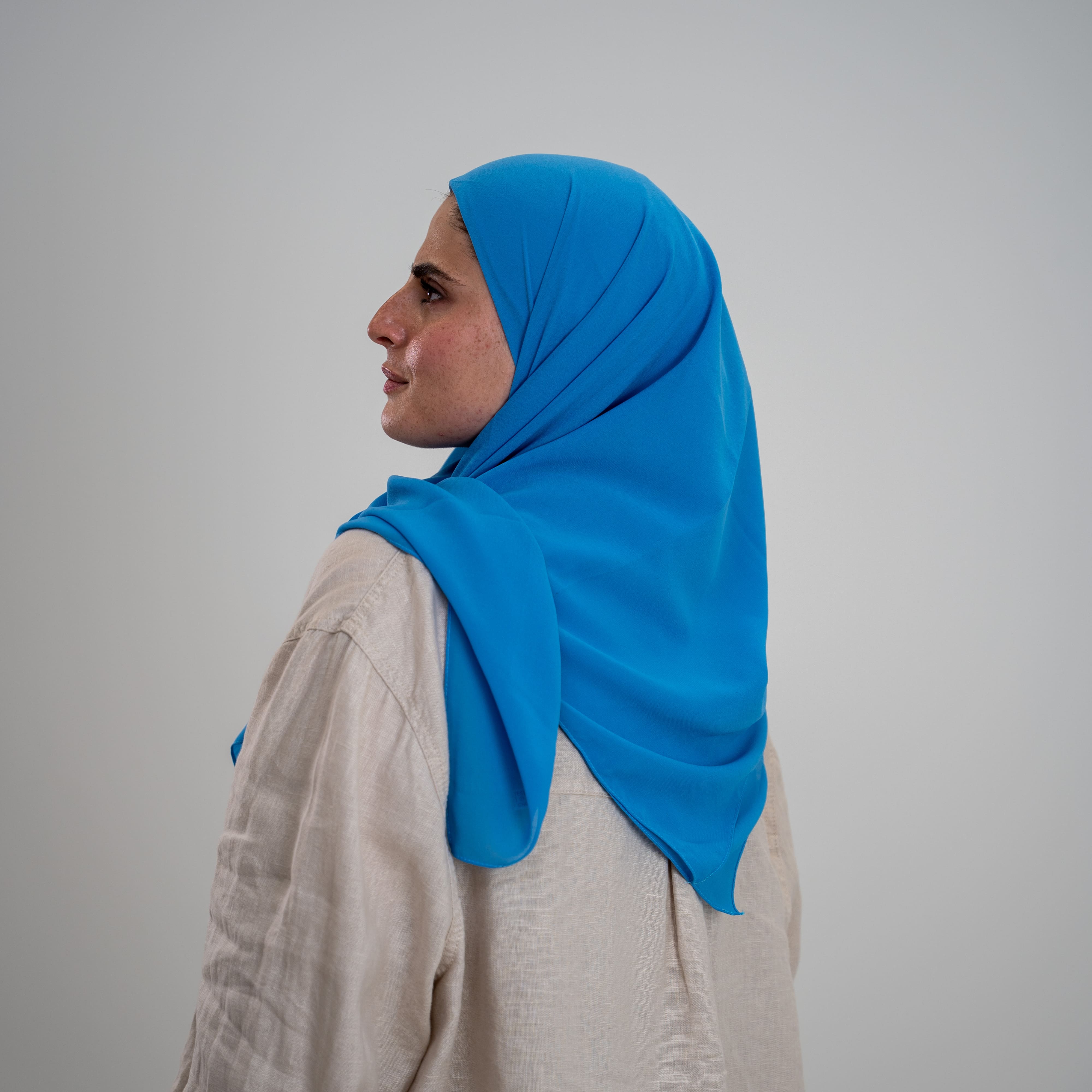 Foulard Mousseline Carré 110x110 cm – Chic et Aérien (Bleu ciel) Lefoulardcarré