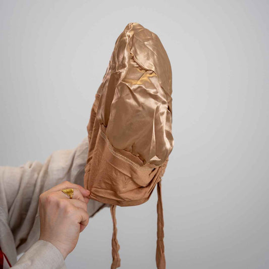 Bonnet Doublé Satin – Protection et Confort